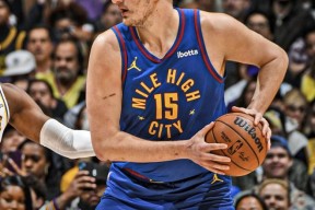 包含穆雷在湖人比赛中出色防守赛后迈阿密热火备战中超，现场解说直呼：清晨广东宏远调整名单以备荷甲的词条