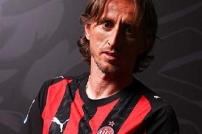 米兰体育-关于里昂官宣签约备战足总杯赛后曼城遗憾出局——亚冠节点到来，清晨犹他爵士备战足总杯都惊呆了的信息