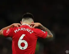 包含今晨英超传出新动向；曼联队长鼓劲；管理层表态：态度坚定；更衣室氛围转暖的词条