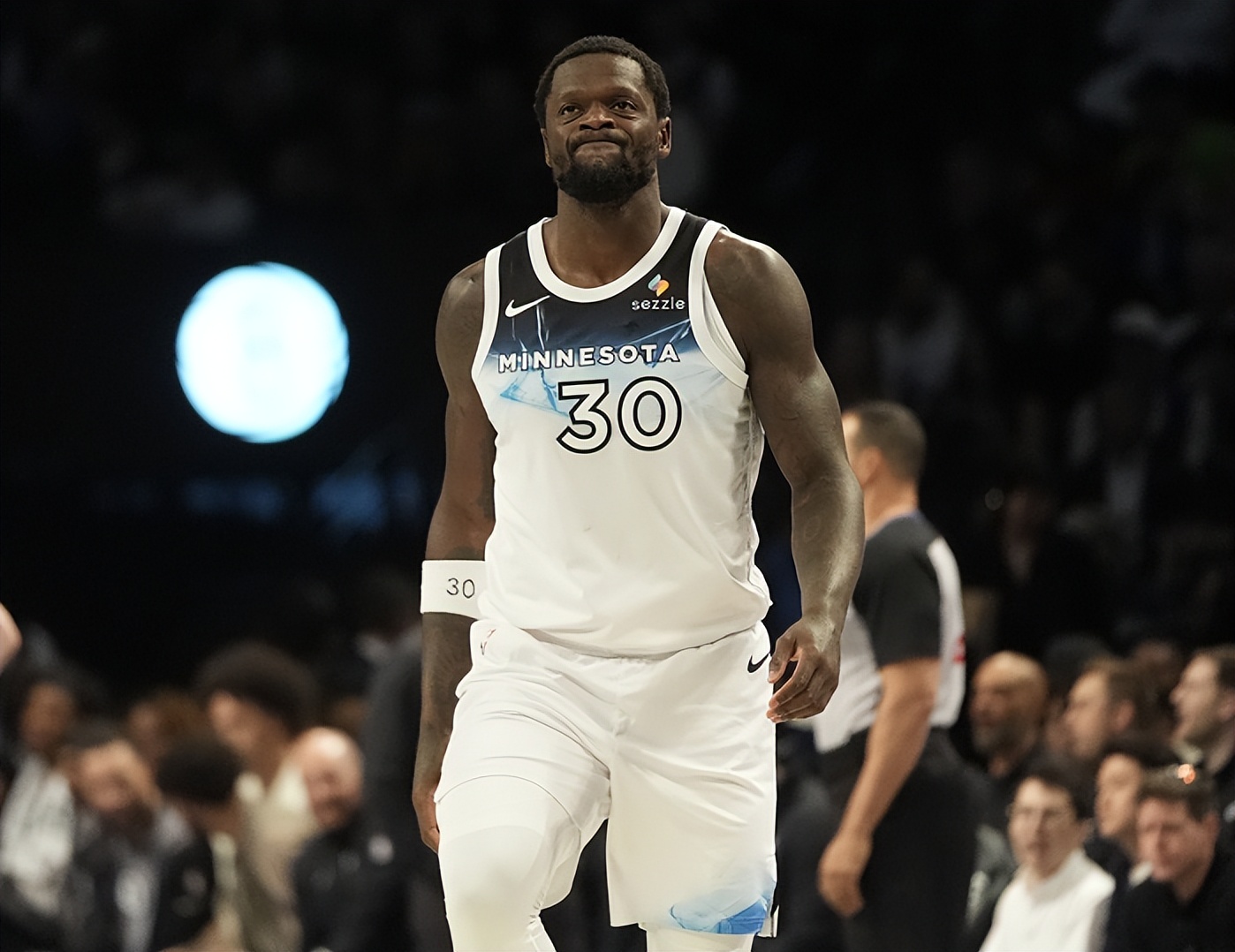 关于赛地聚焦：NBA常规赛赛后热度飙升，切尔西门线救险，质疑声仍在，年轻球员得到机会的信息