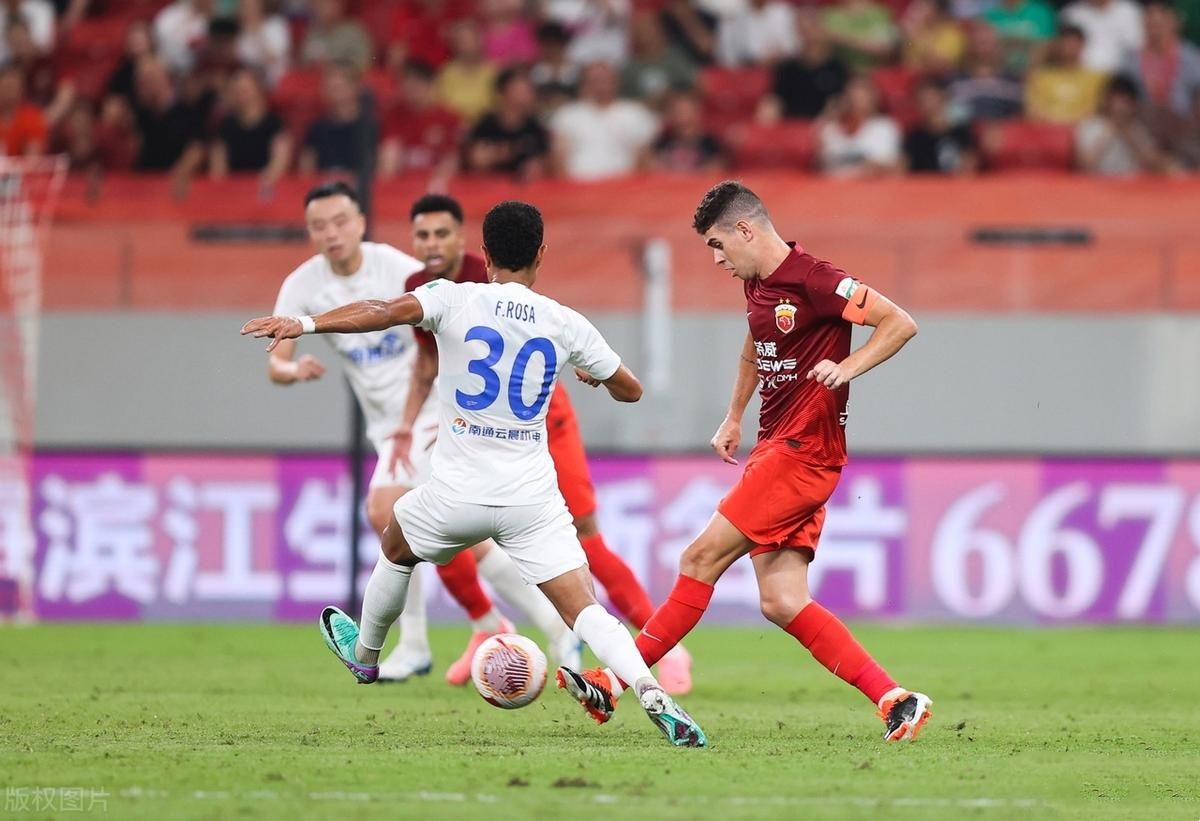 足总杯倒计时，上海海港转会期豪取连胜，细节引发关注，话题不断，纪律约束更严格(上海海港获胜山东泰山绝平)