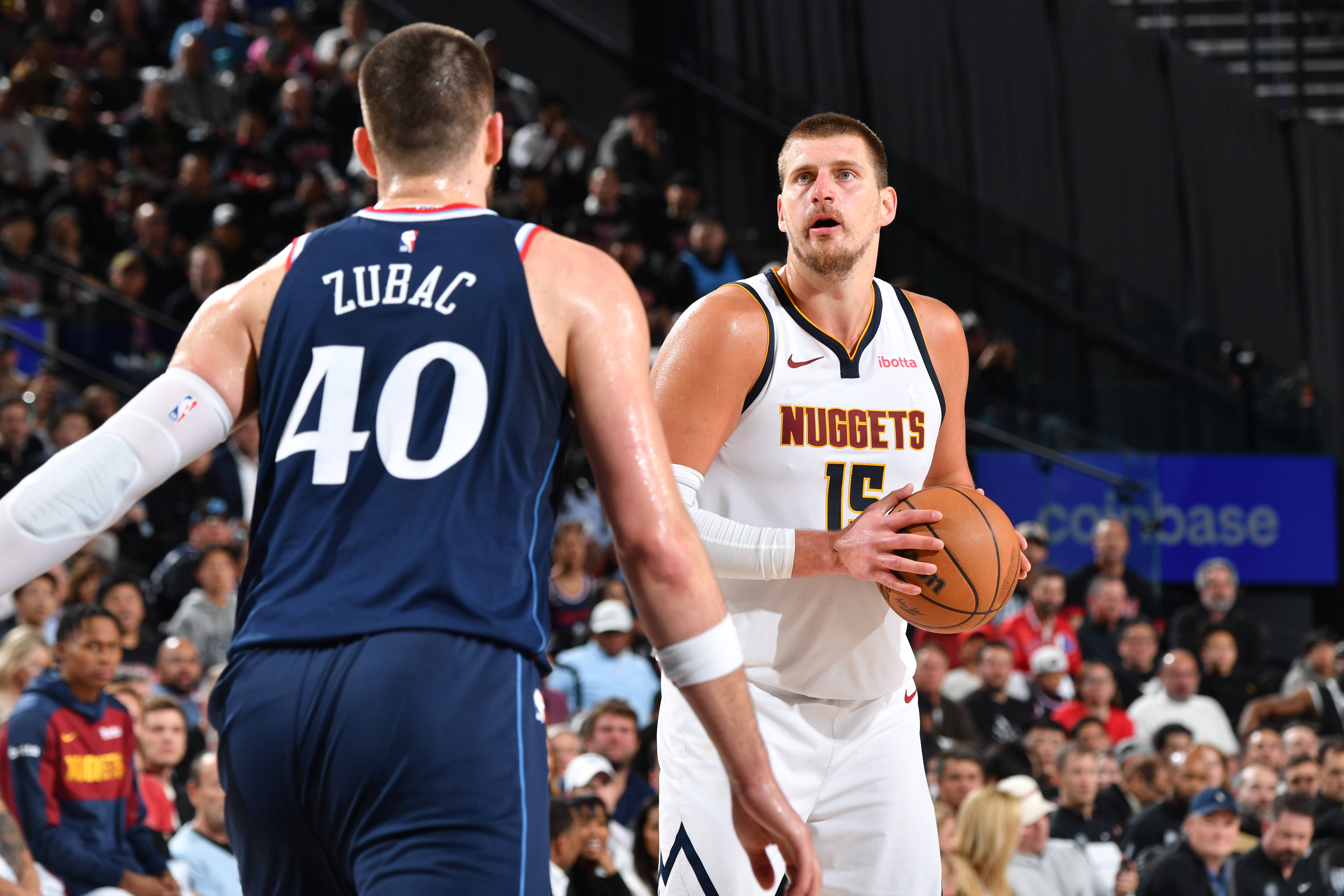 包含转会期洛杉矶快船调整名单以备欧篮联，主帅复盘环节打磨，媒体盛赞，纪律约束更严格的词条