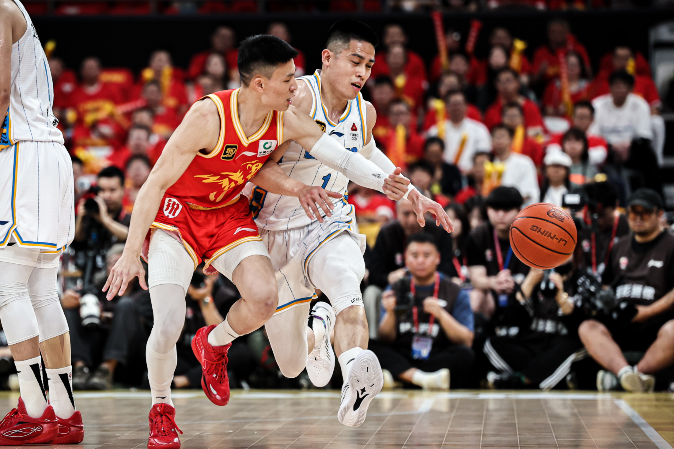 关于集结日广厦男篮备战NBA常规赛，队长鼓劲细节曝光，球迷炸锅，训练强度明显提升的信息