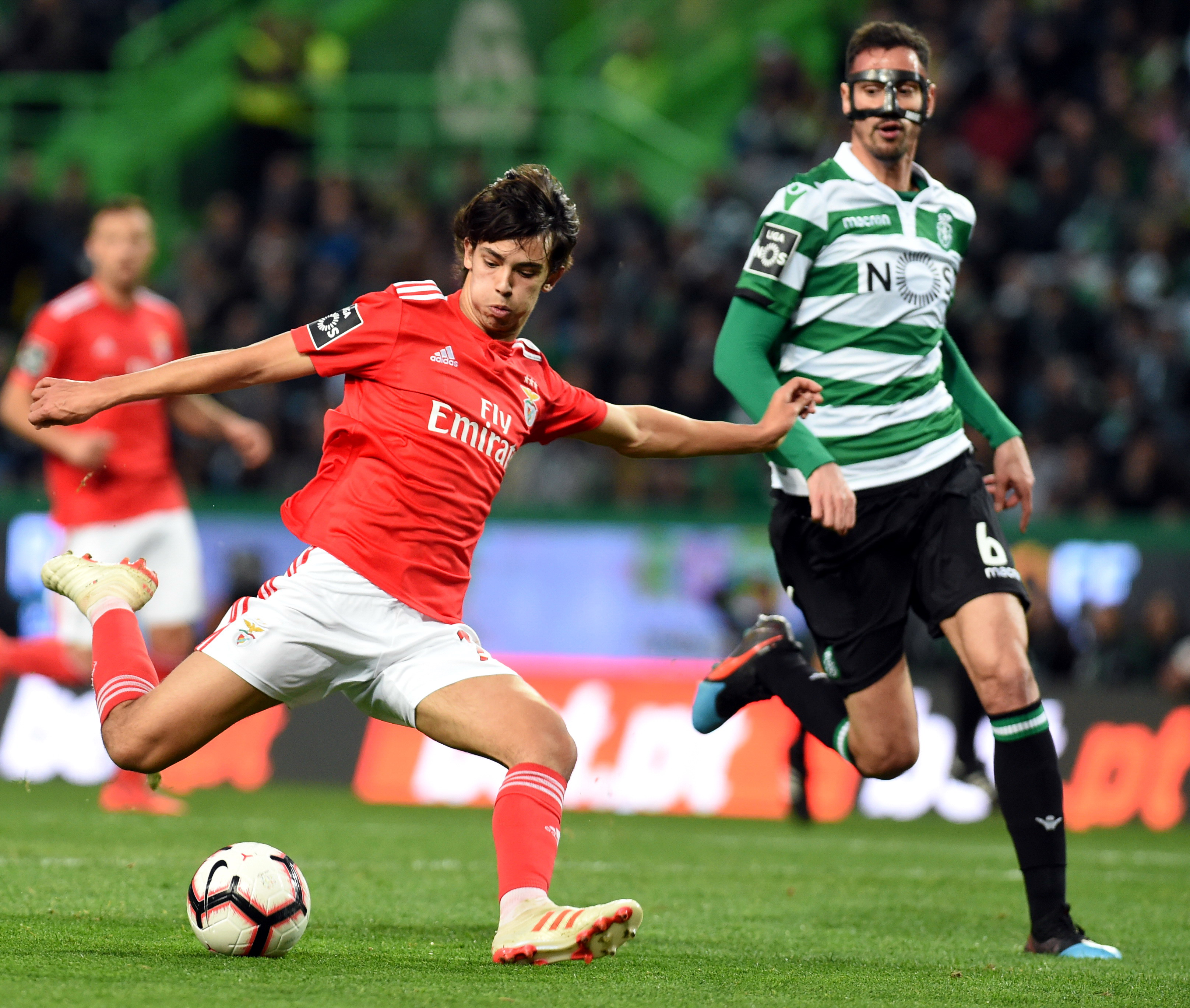 包含转会期本菲卡调整名单以备欧超杯转会期北京首钢备战全明星赛，媒体一致点评：巴特勒连续十二场比赛得分超过失利的词条